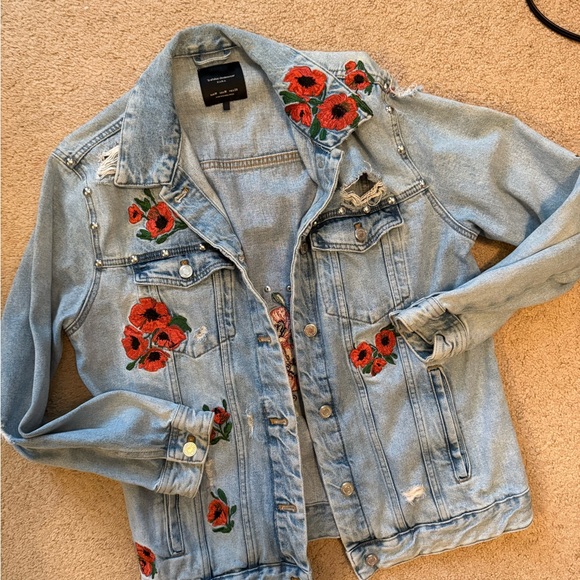 Zara Embroidered Denim Jacket with Floral Design - Picture 1 of 3